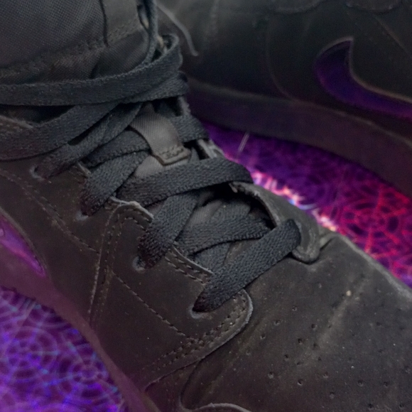 Nike Air Jordan 1 Mid Retro Triple Black Youth Sz 6.5Y Nubuck Style 554725-056 - Picture 5 of 10